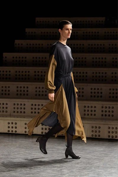 Look 18